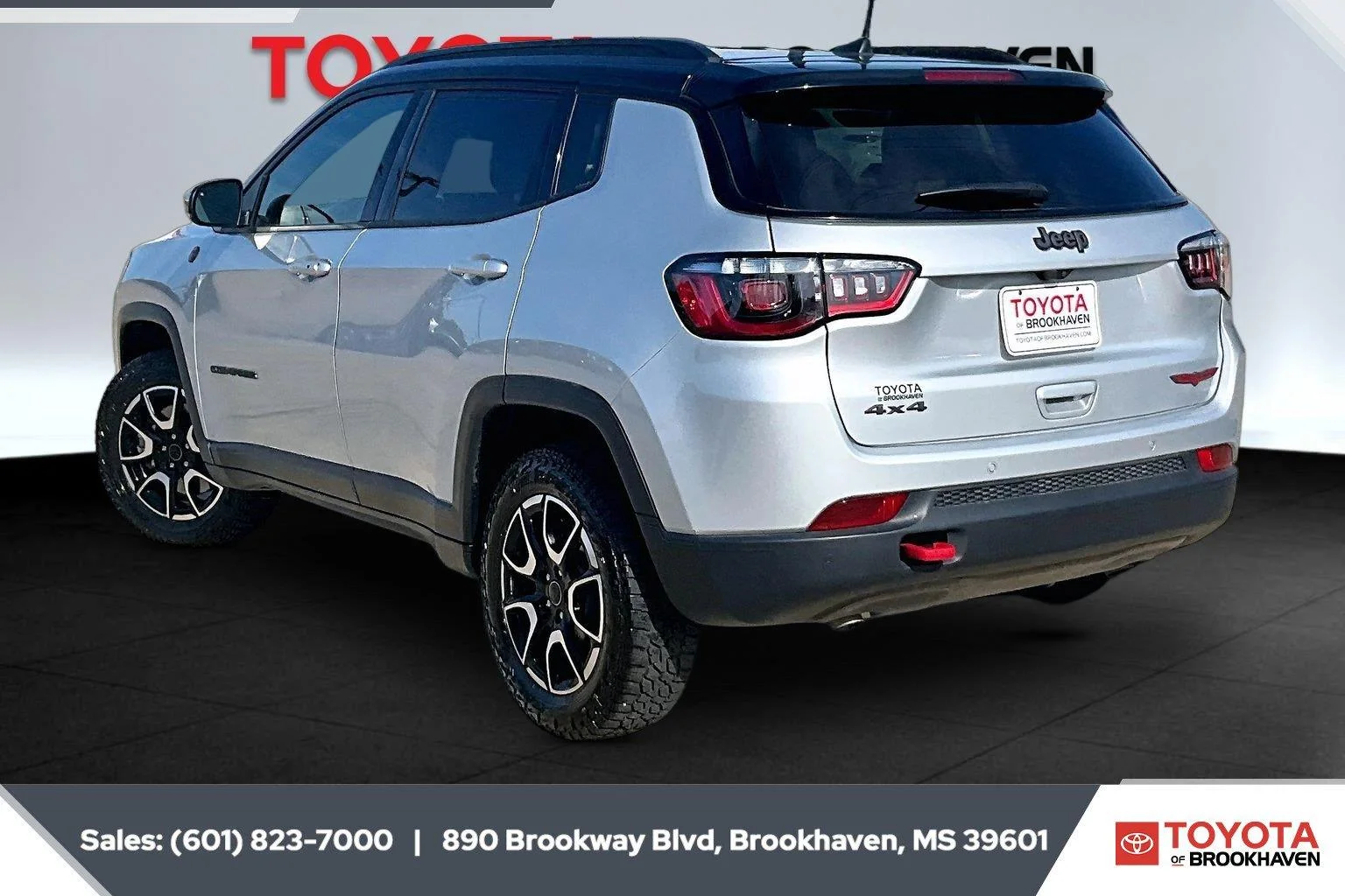 Used 2026 Silver Zynith Metallic Clearcoat Jeep Trailhawk image 2