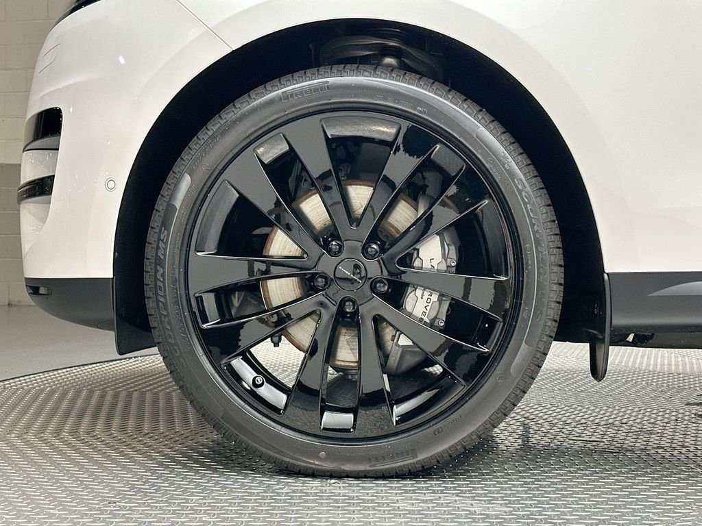 New 2026 Ostuni Pearl White Land Rover SE image 5