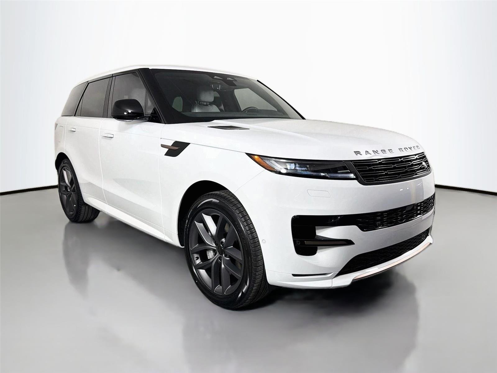 New 2026 Fuji White Land Rover Dynamic SE image 3