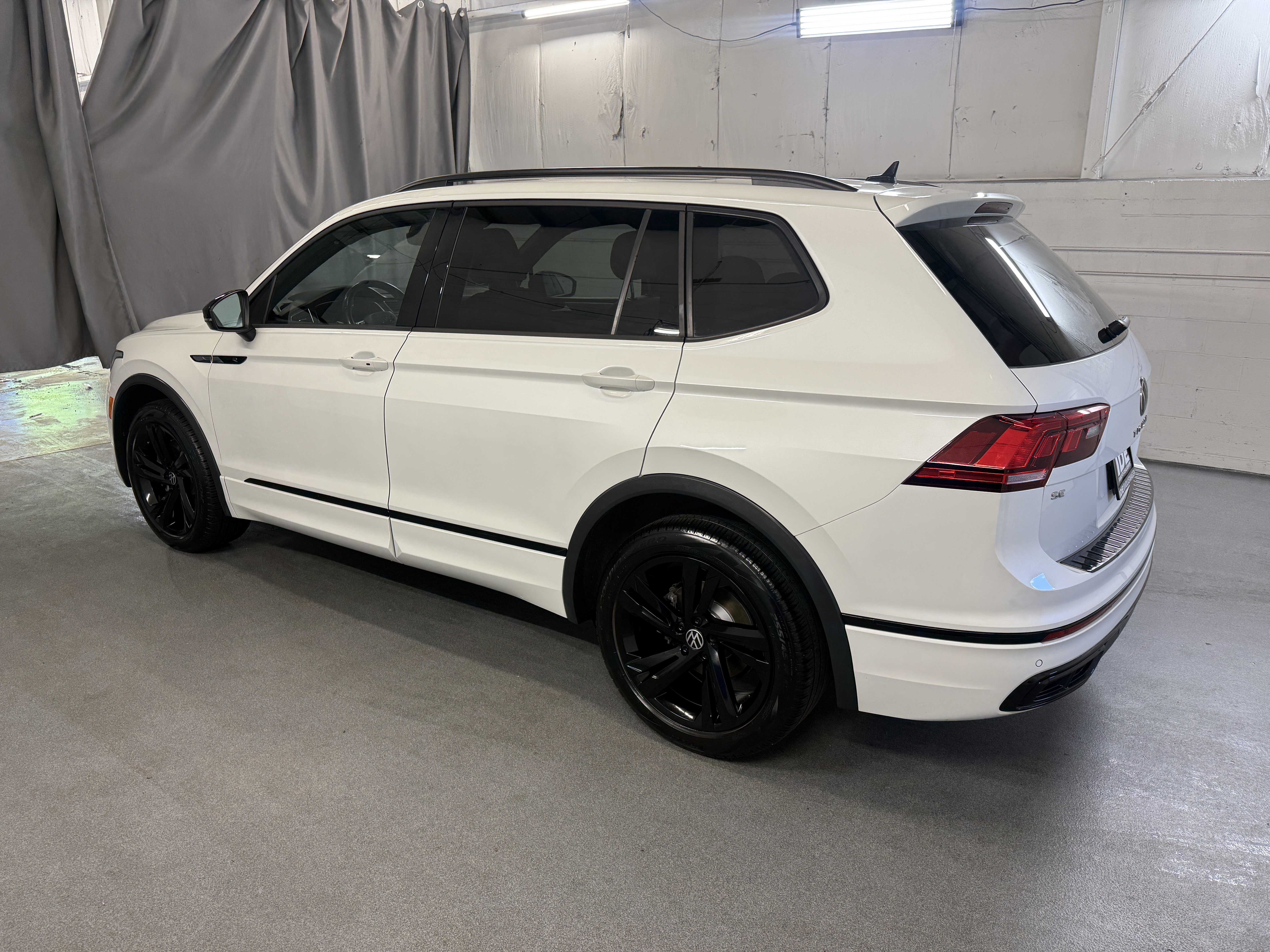Used 2023 Opal White Pearl Volkswagen SE R-Line Black image 6