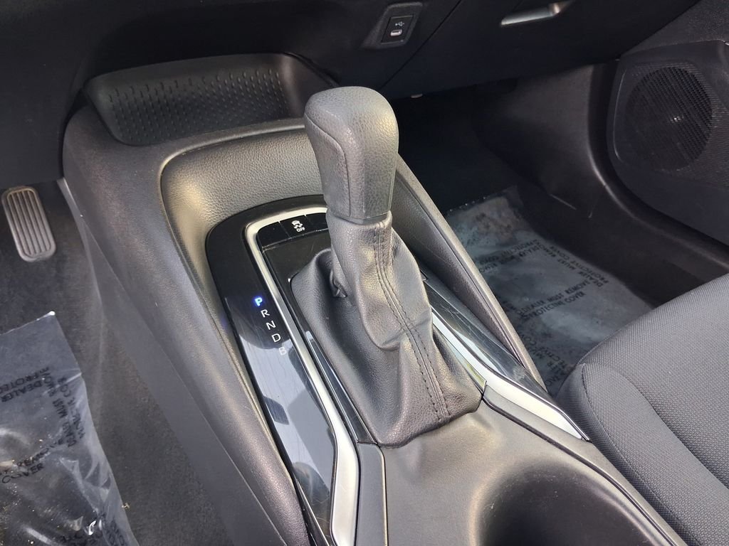Used 2025 White Toyota LE image 22