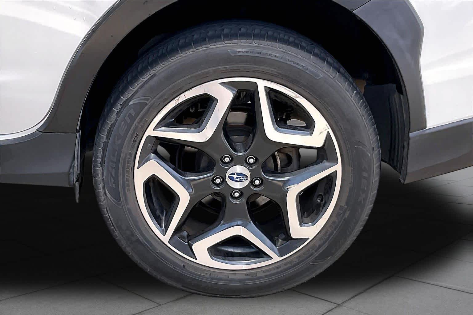 Used 2018 Crystal White Pearl Subaru Limited image 10