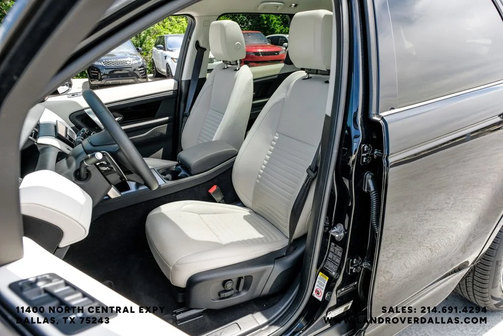 Used 2025 Black Land Rover S image 32