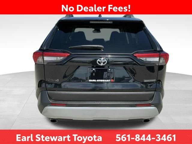 Used 2024  Toyota Adventure image 5