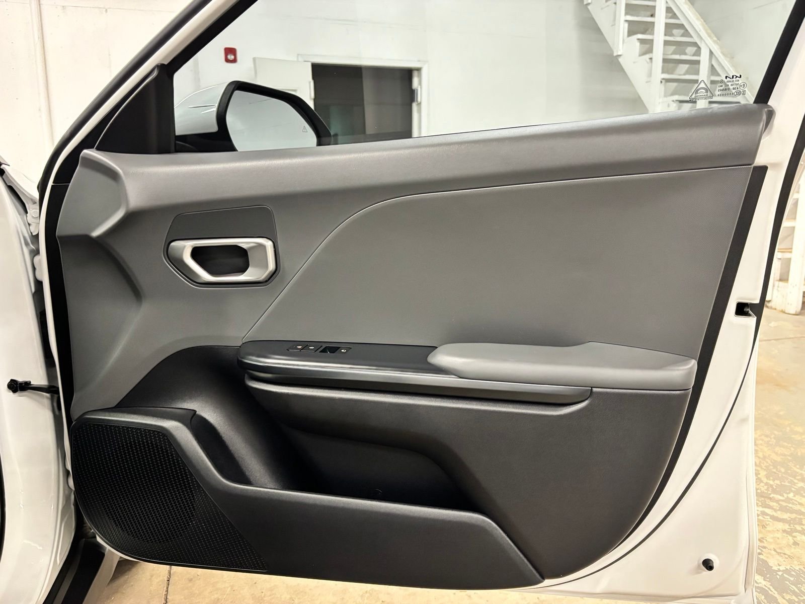 Used 2025 White Kia LXS image 23