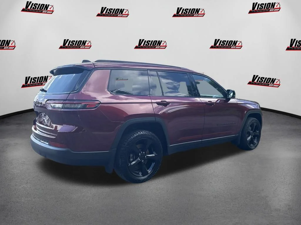 Used 2023 Red Jeep Altitude image 5