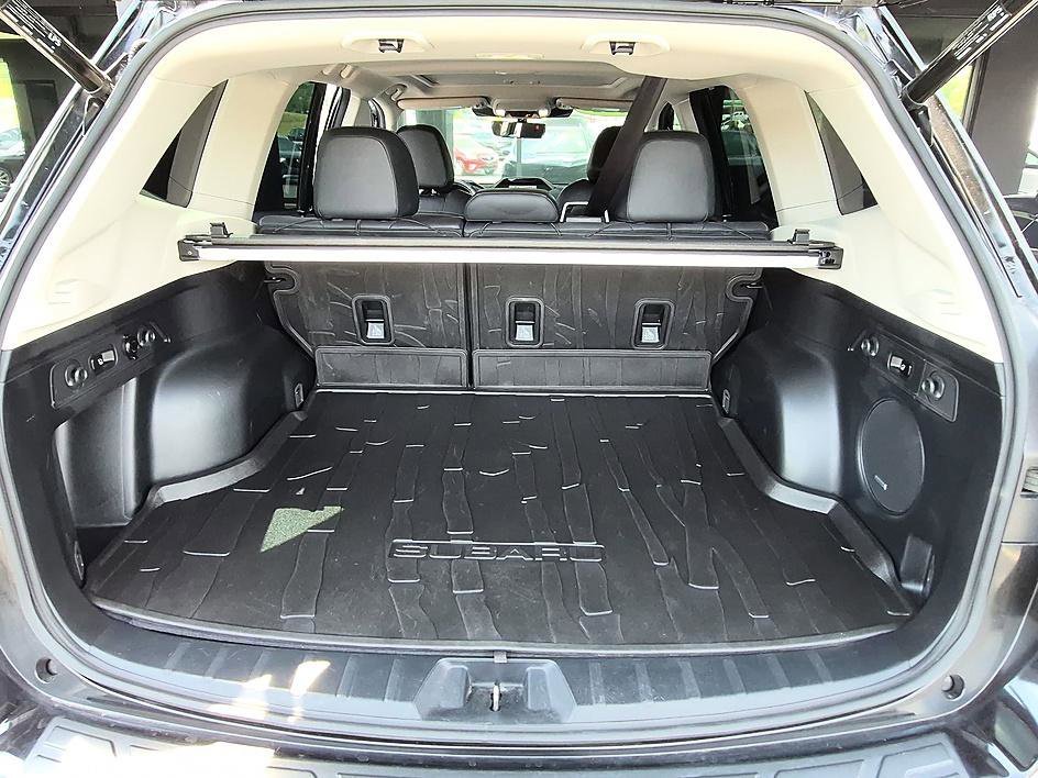 Used 2022 Crystal Black Silica Subaru Touring image 32