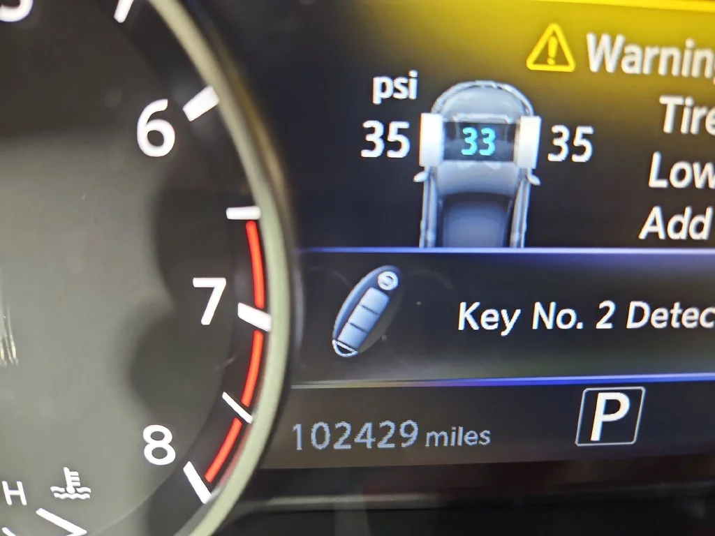 Used 2019 White Nissan S image 17