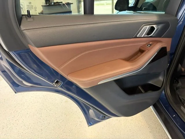 Used 2019 Blue BMW xDrive40i image 22