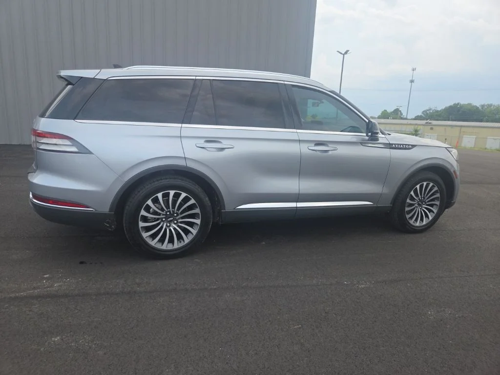 Used 2024 Silver Lincoln Premiere image 11