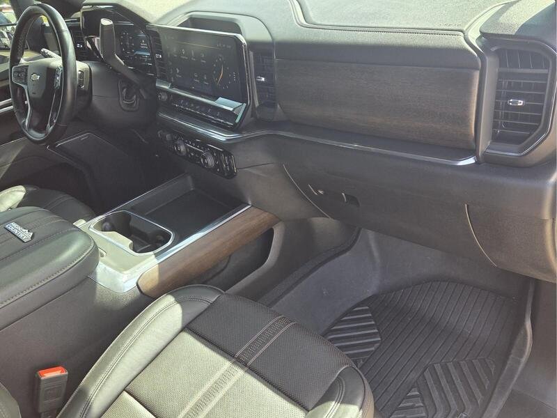 Used 2025 Black CHEVROLET 4WD CREW CAB 159" HIGH COUNTRY image 19