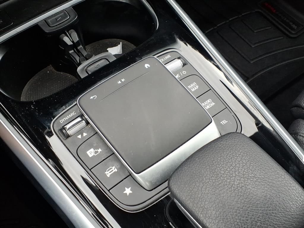 Used 2022 White Mercedes-Benz GLB 250 image 30