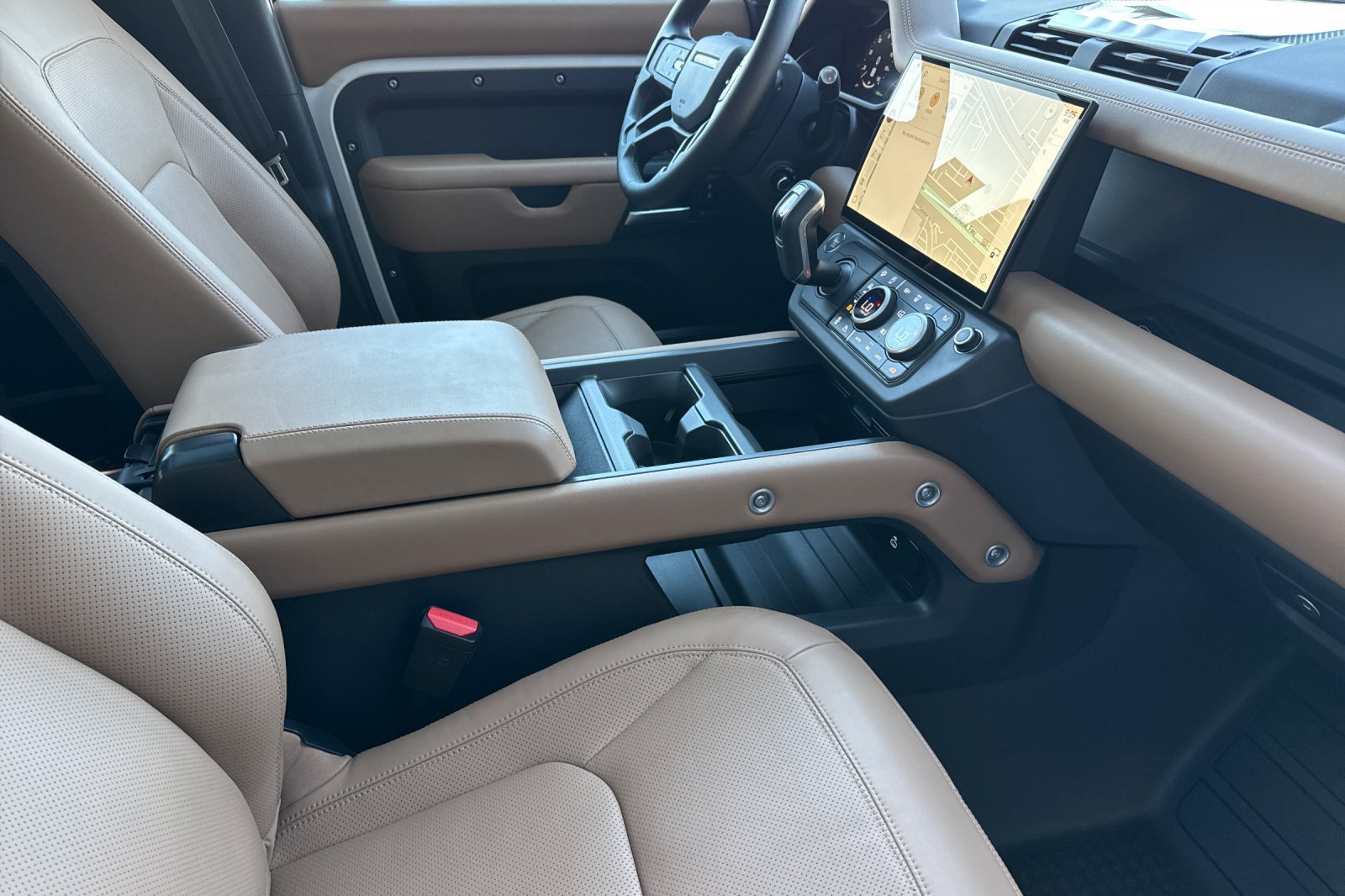 Certified Used 2026 White Land Rover X-Dynamic SE image 16