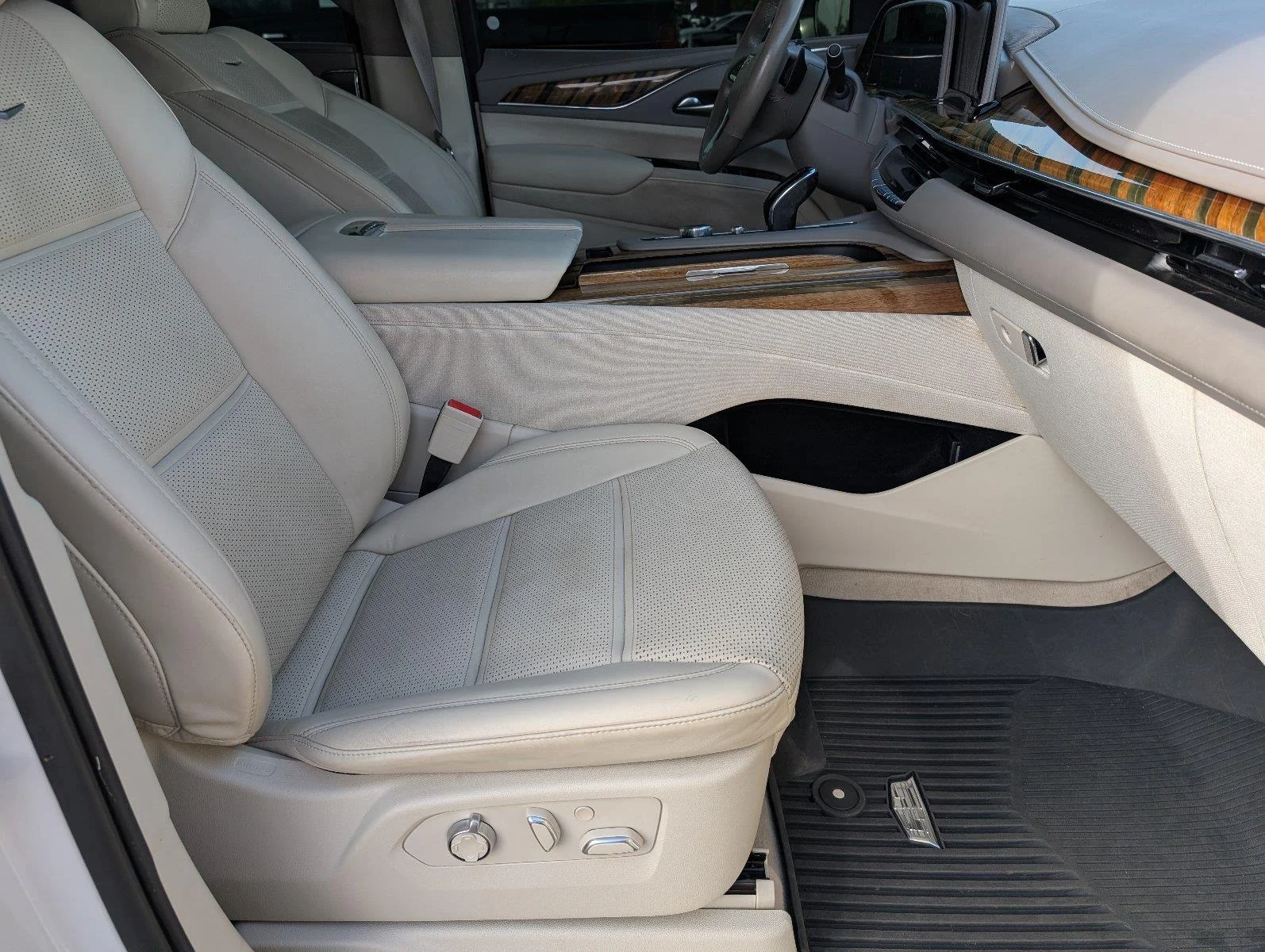 Used 2021 CRYSTAL WHITE TRICOAT Cadillac Premium Luxury Platinum image 43
