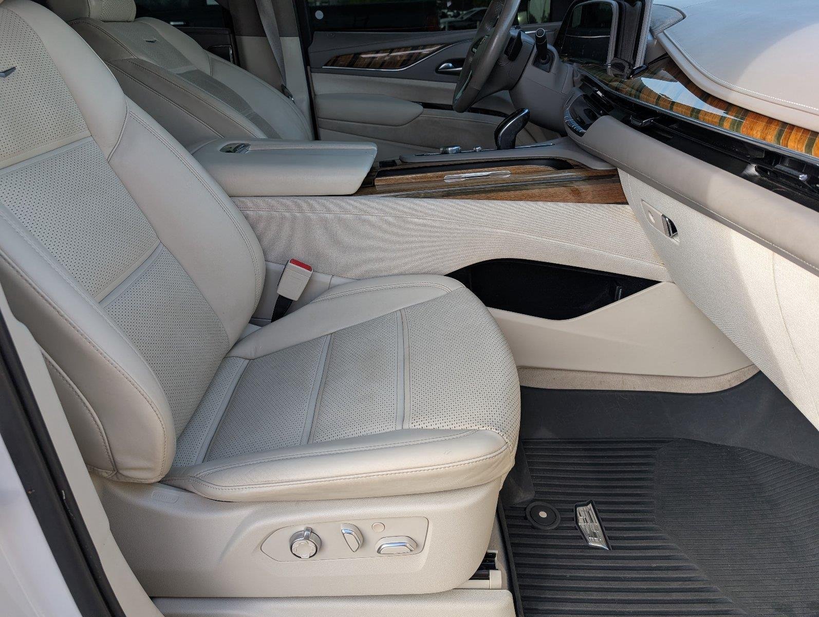 Used 2021 CRYSTAL WHITE TRICOAT Cadillac Premium Luxury Platinum image 43
