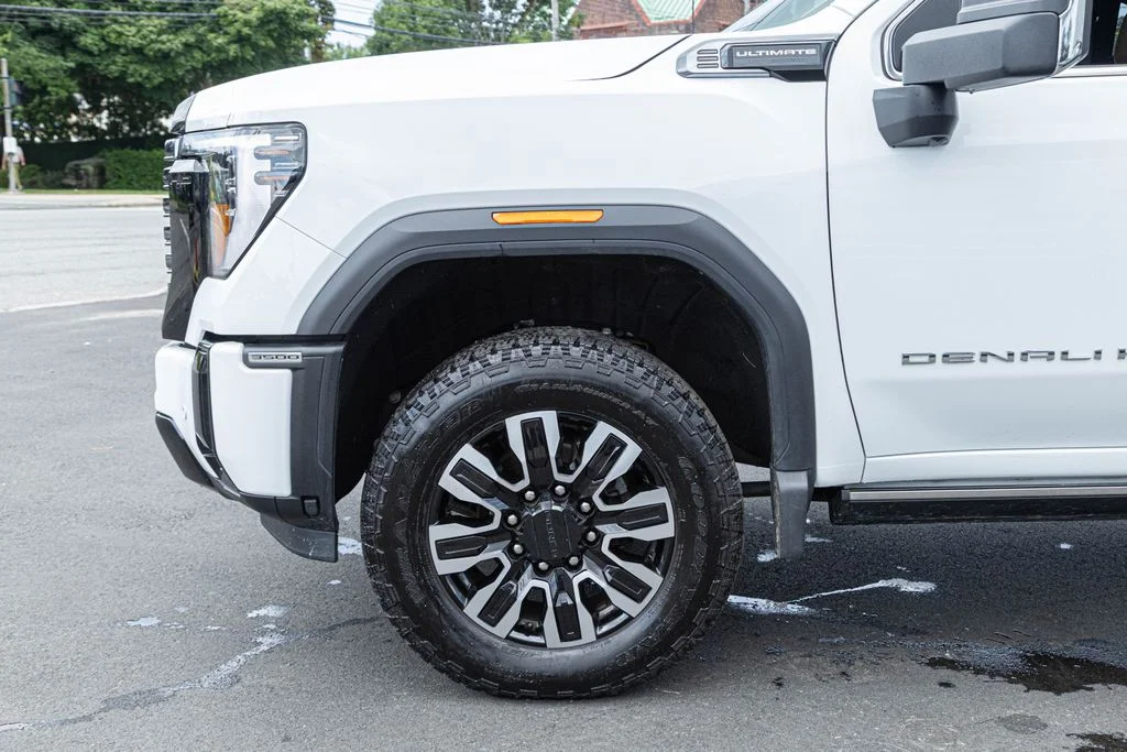 Used 2025 White GMC Denali Ultimate image 11