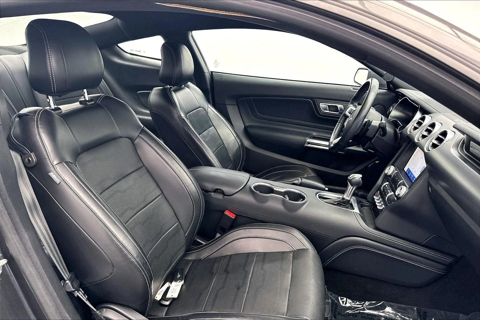 Used 2019 Magnetic Metallic Ford GT Premium image 26