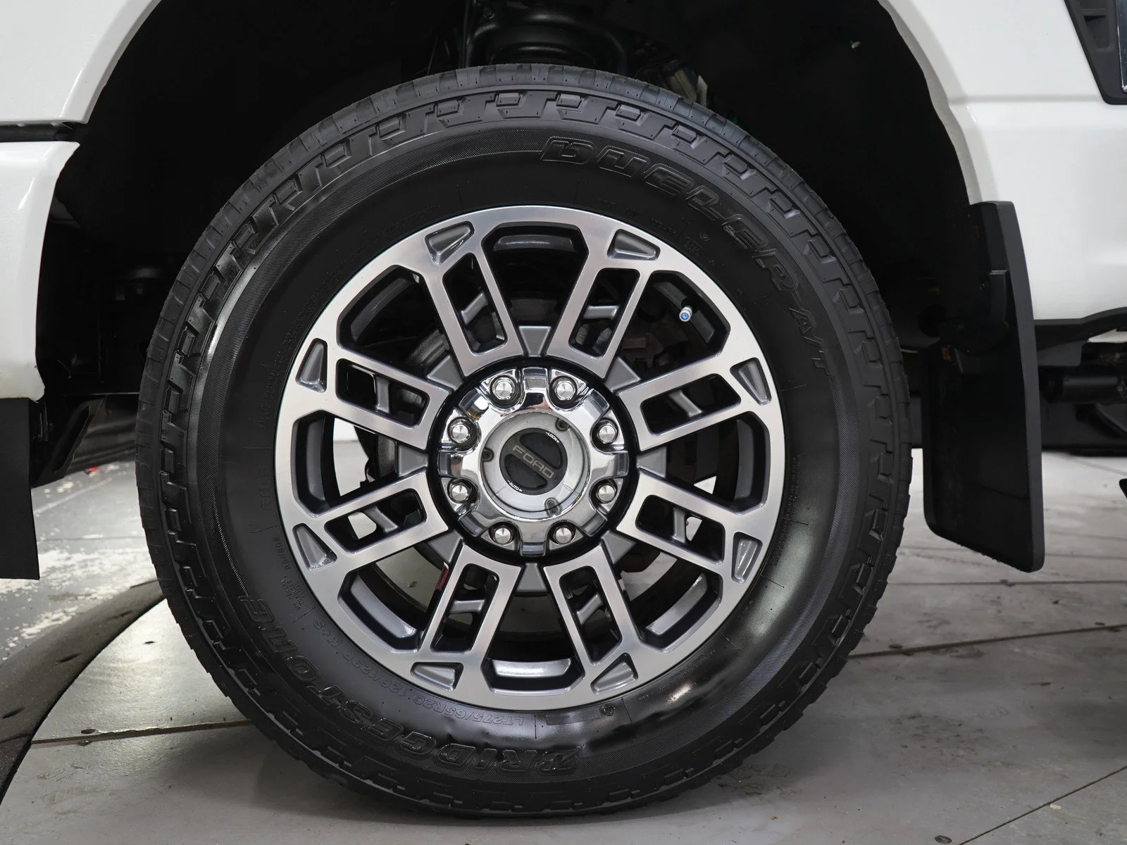 Used 2023 Star White Metallic Tri-Coat Ford Limited image 33