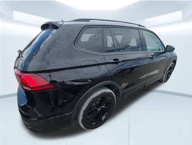 Used 2023 Black Volkswagen 2.0T SE R-Line Black image 2