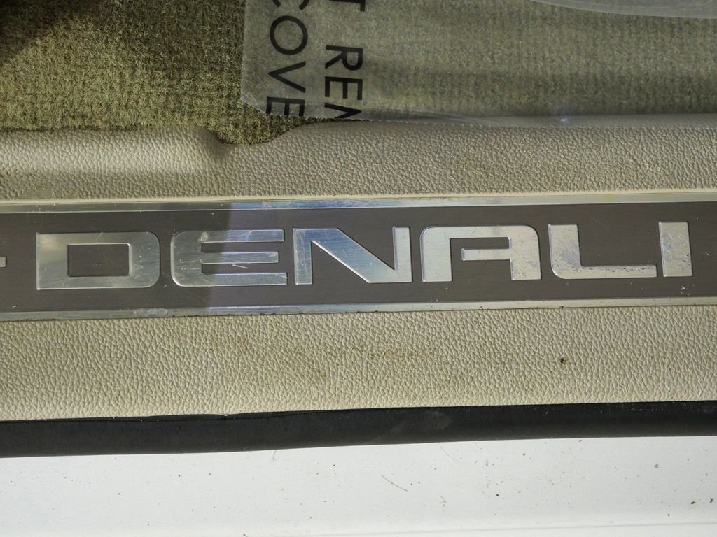 Used 2018 White GMC Denali image 24