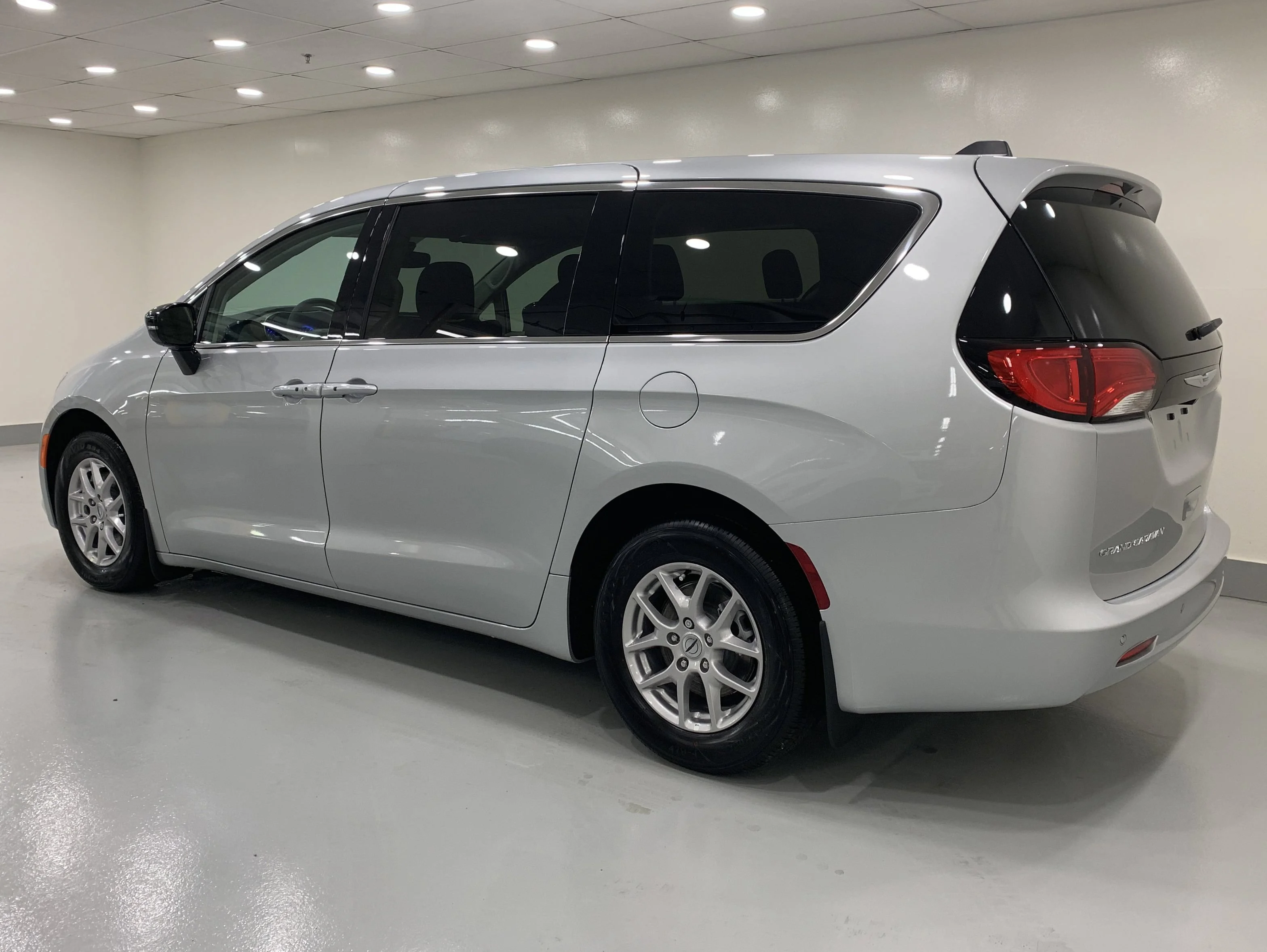 New 2024 Silver Mist Chrysler SXT image 2