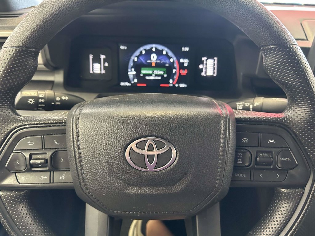 Used 2025  Toyota SR5 image 28