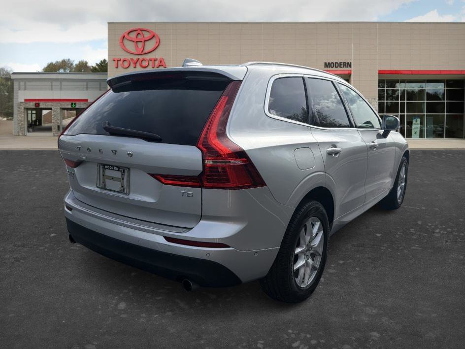 Used 2019 Bright Silver Metallic Volvo Momentum image 6