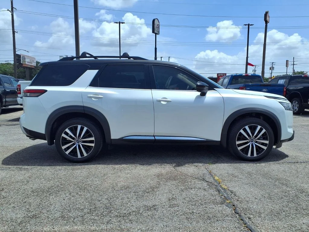 Used 2025 White Nissan Platinum image 20