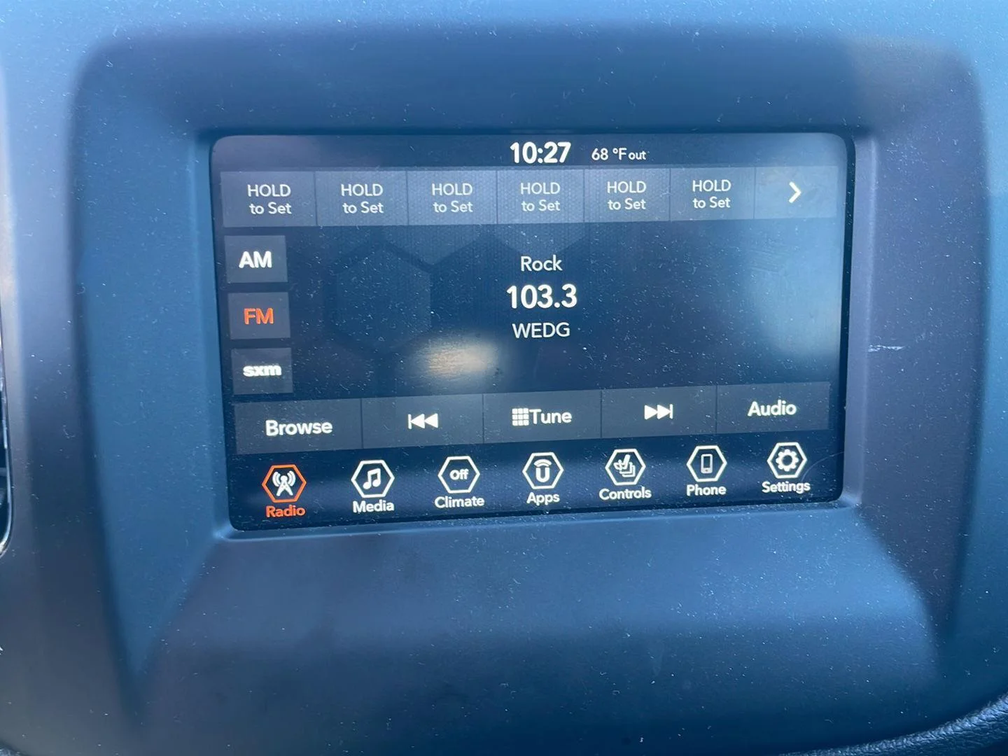 Used 2020 Olive Green Pearlcoat Jeep Latitude image 4