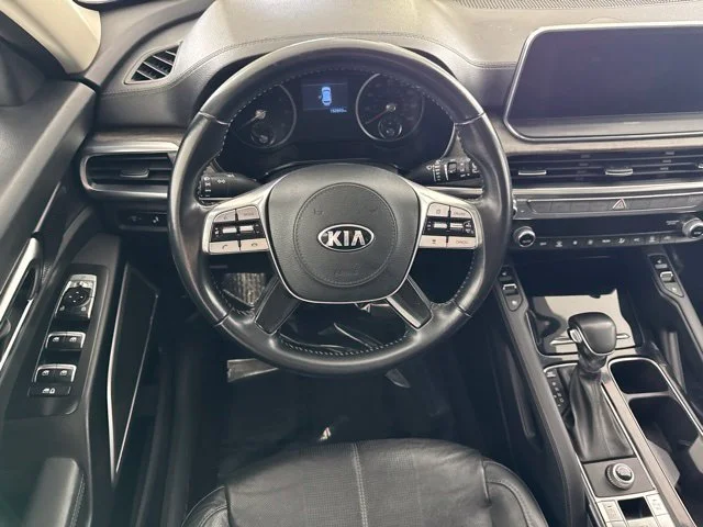 Used 2020 White Kia EX image 26