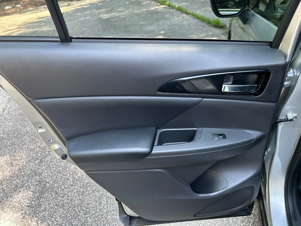 Used 2024 Silver Mitsubishi SE image 24
