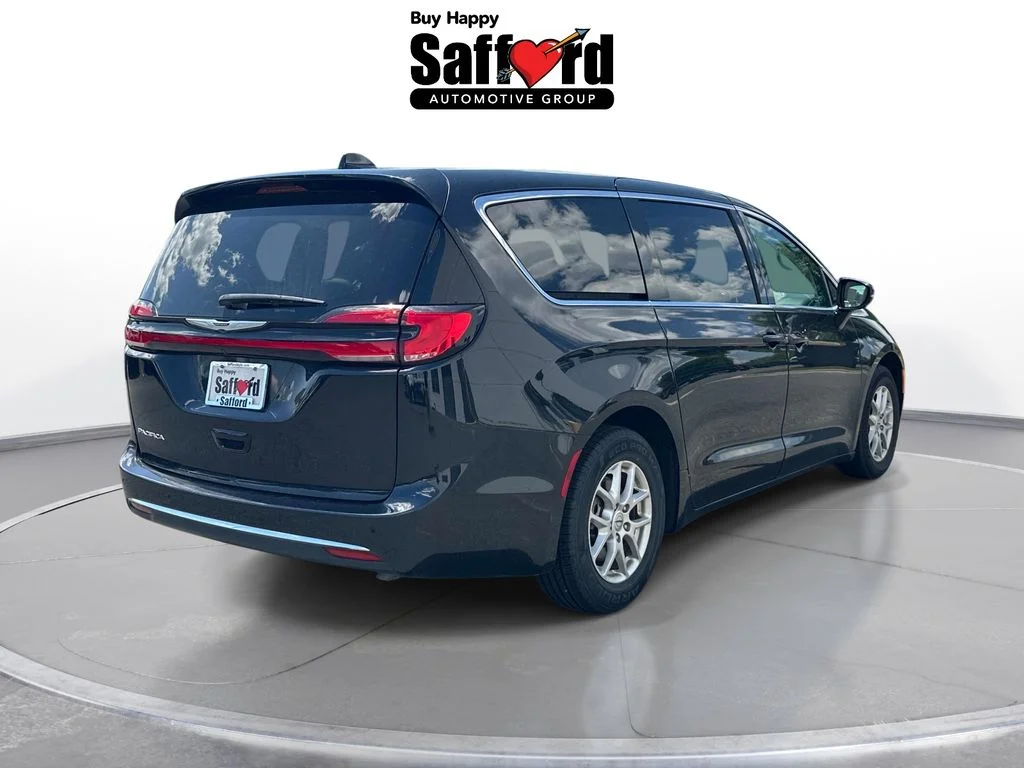 Used 2024 Black Chrysler Touring L image 8