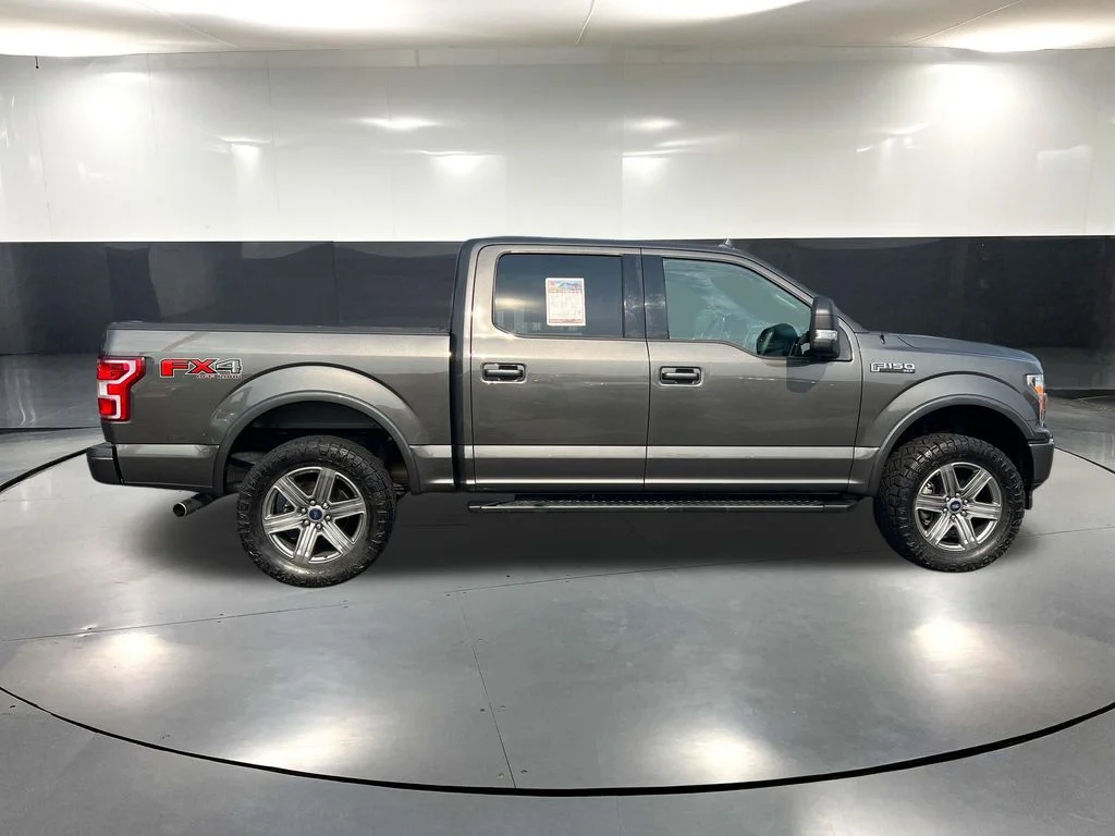 Used 2018 Gray Ford XLT image 4