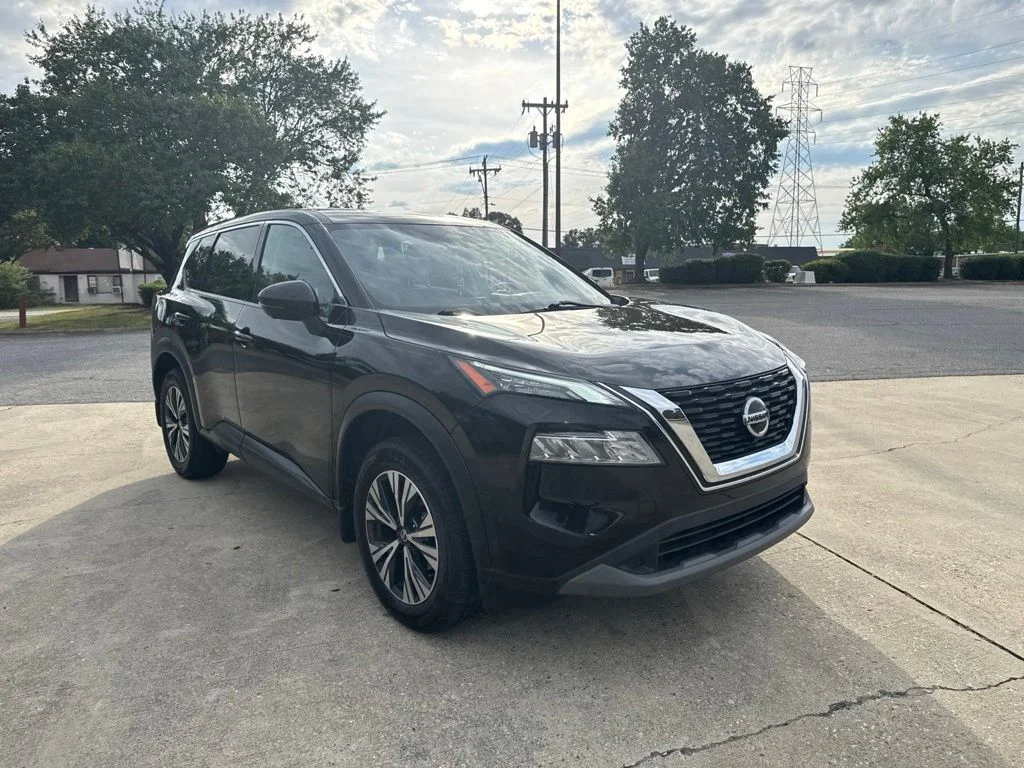 Used 2021 Black Nissan SV image 4