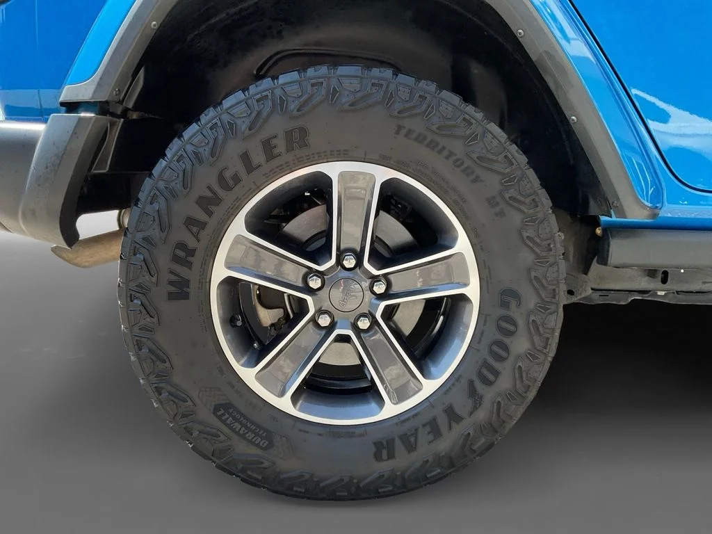 Used 2023 Blue Jeep Sahara image 10