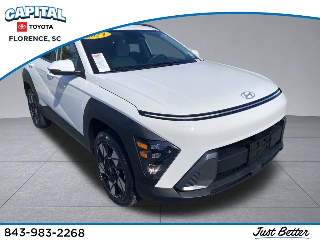 Used 2024 White Hyundai SEL image 1