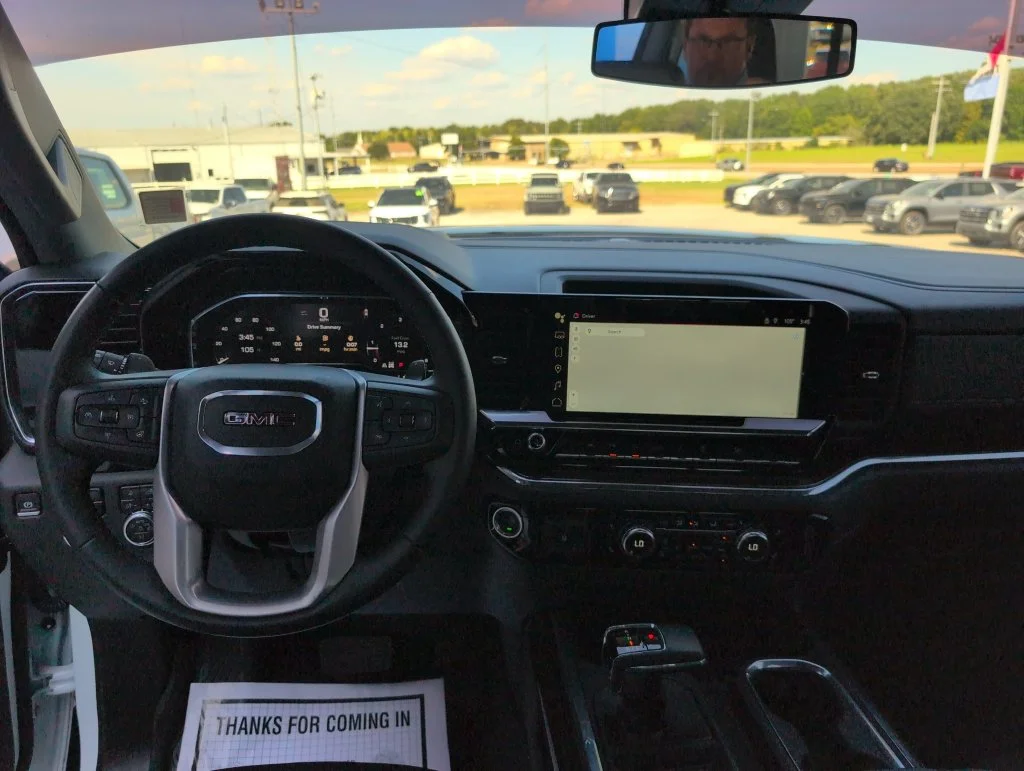 Used 2024 White GMC Elevation image 28