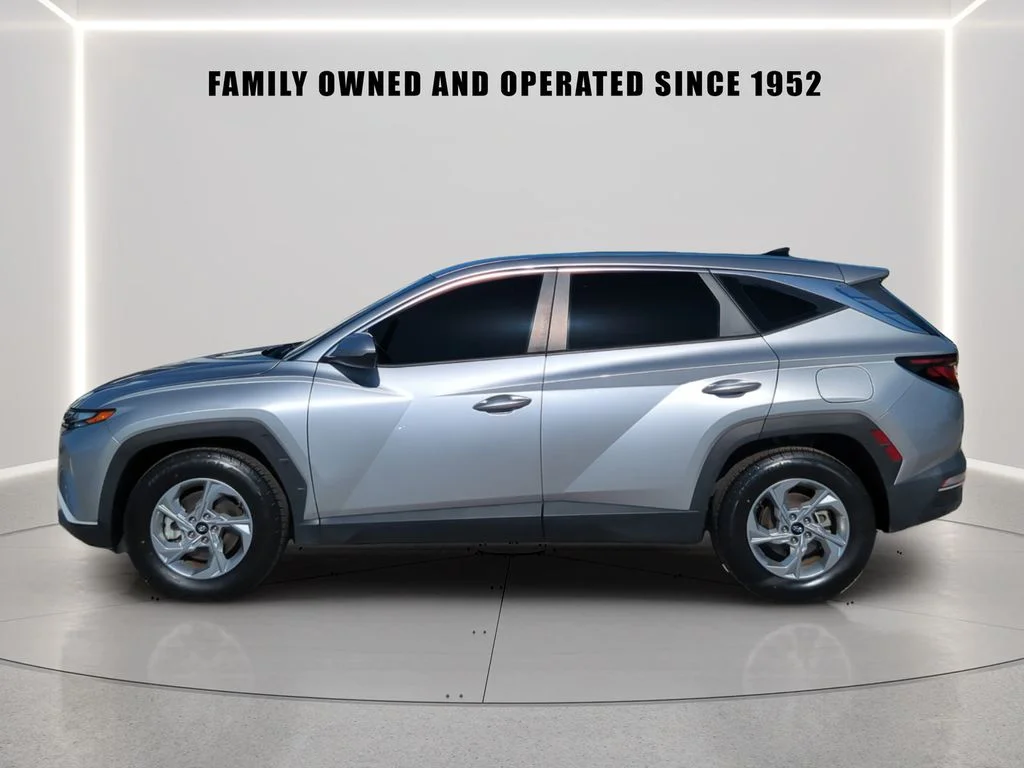 Used 2023 Silver Hyundai SE image 3