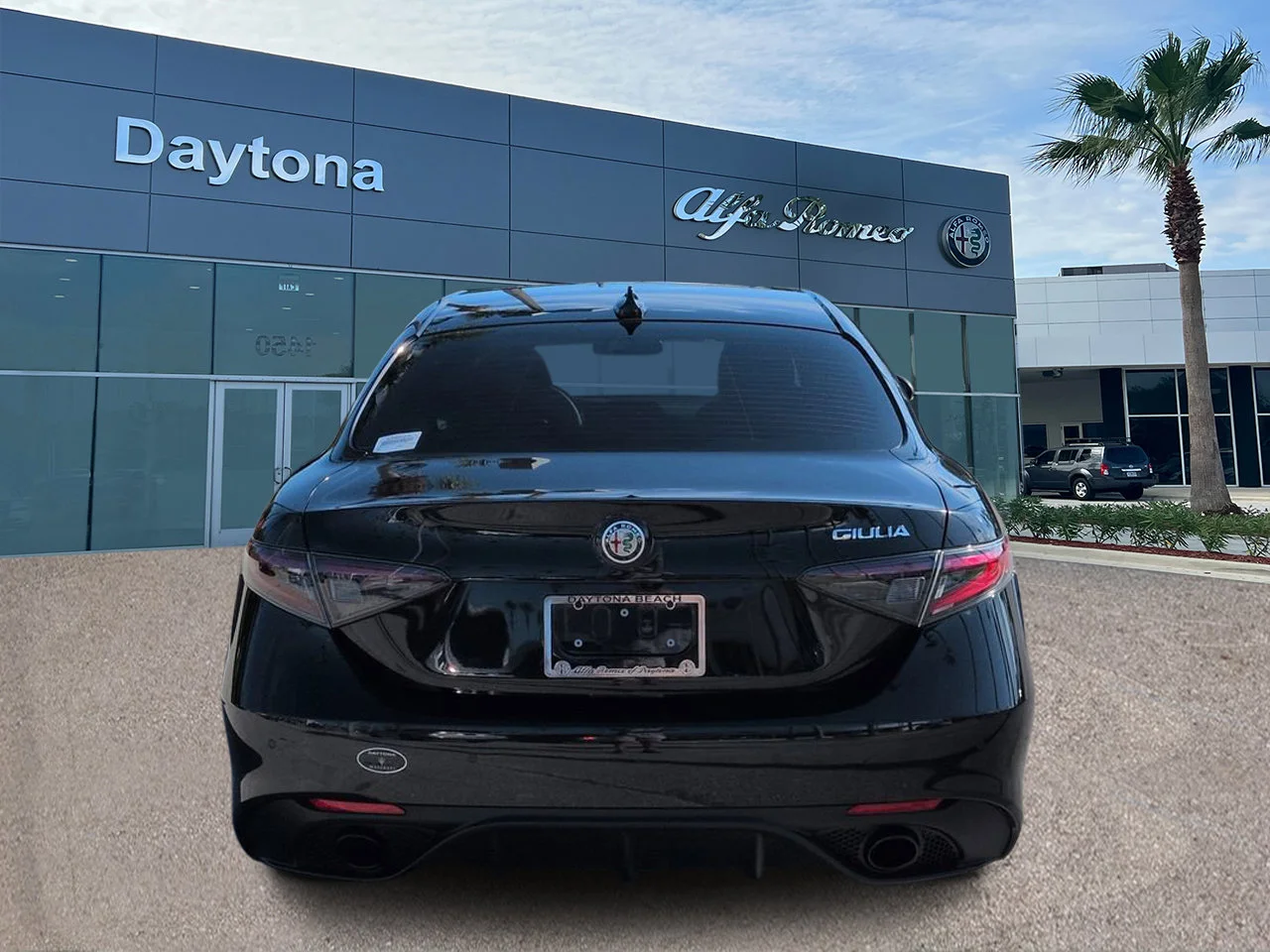 New 2026 Vulcano Black Metallic Exterior Paint Alfa Romeo  image 4