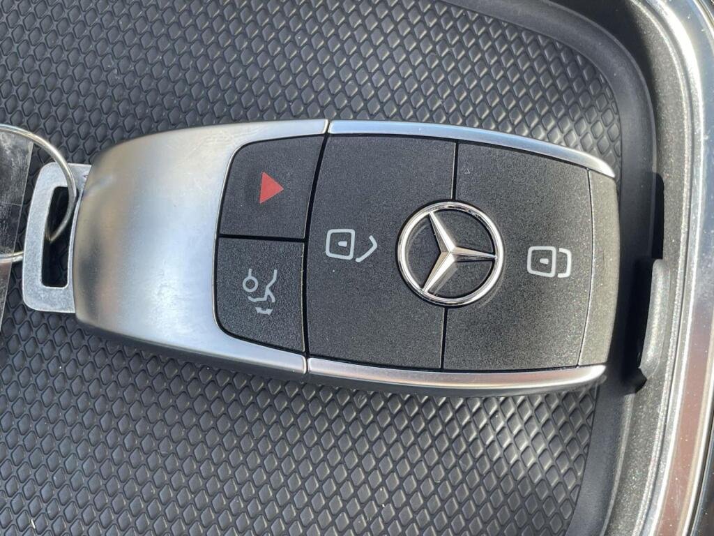 New 2026 Mountain Grey Metallic Mercedes-Benz GLA 250 image 4