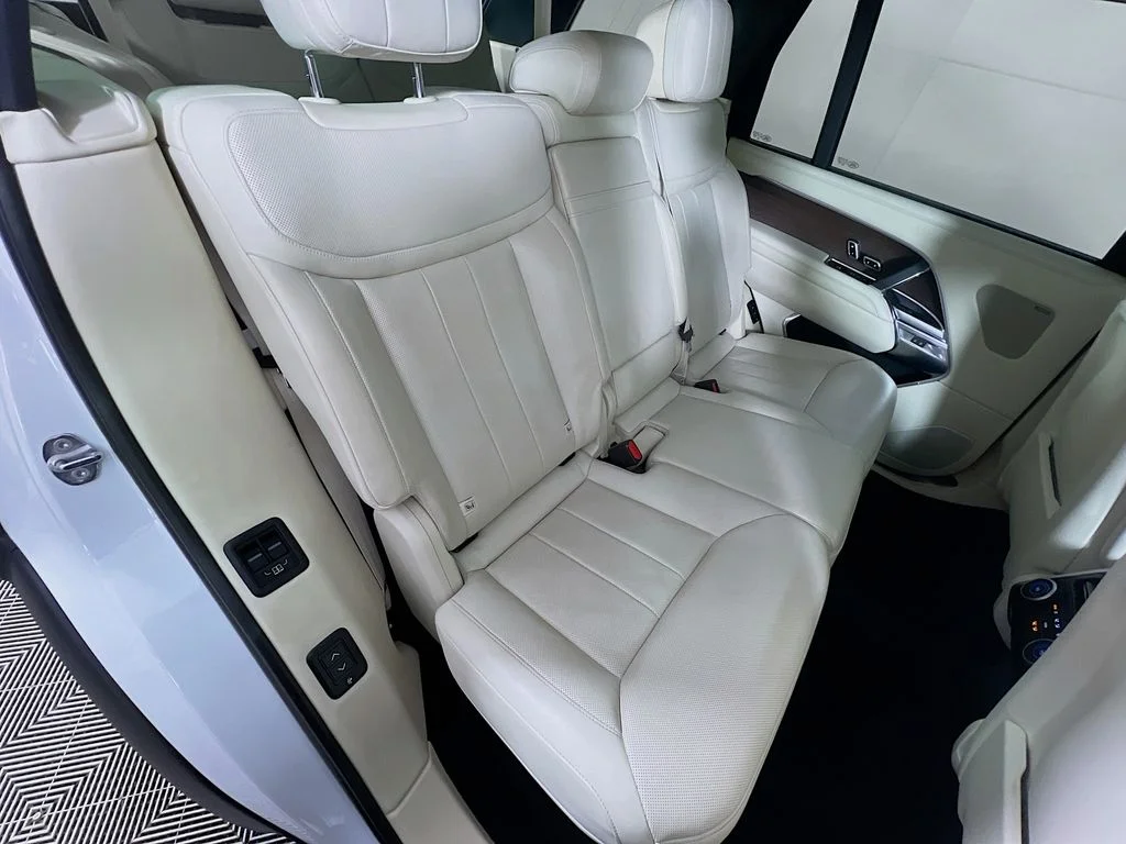 Used 2023 Fuji White Land Rover SE image 30