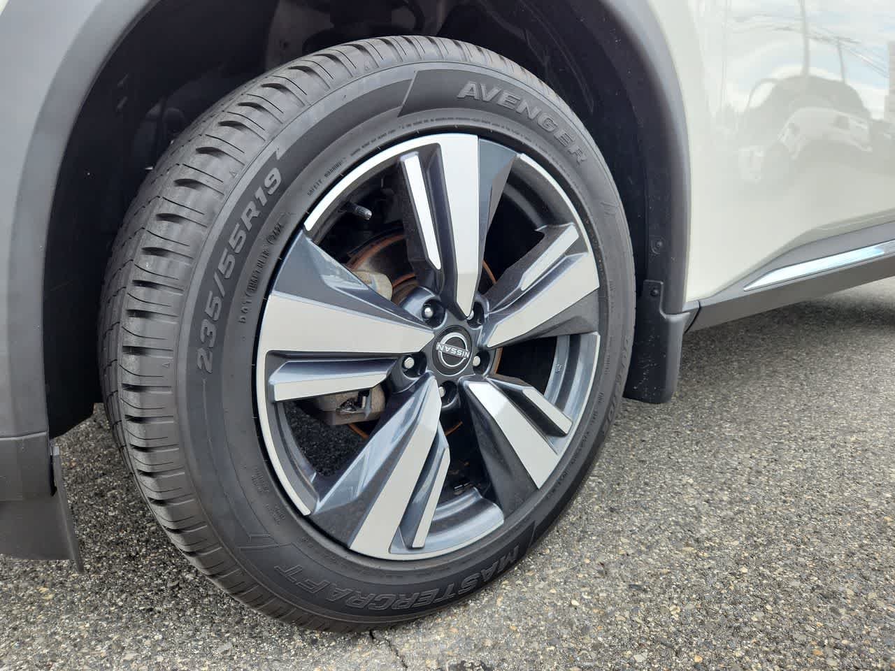 Used 2023 Pearl White Tricoat Nissan SL image 11