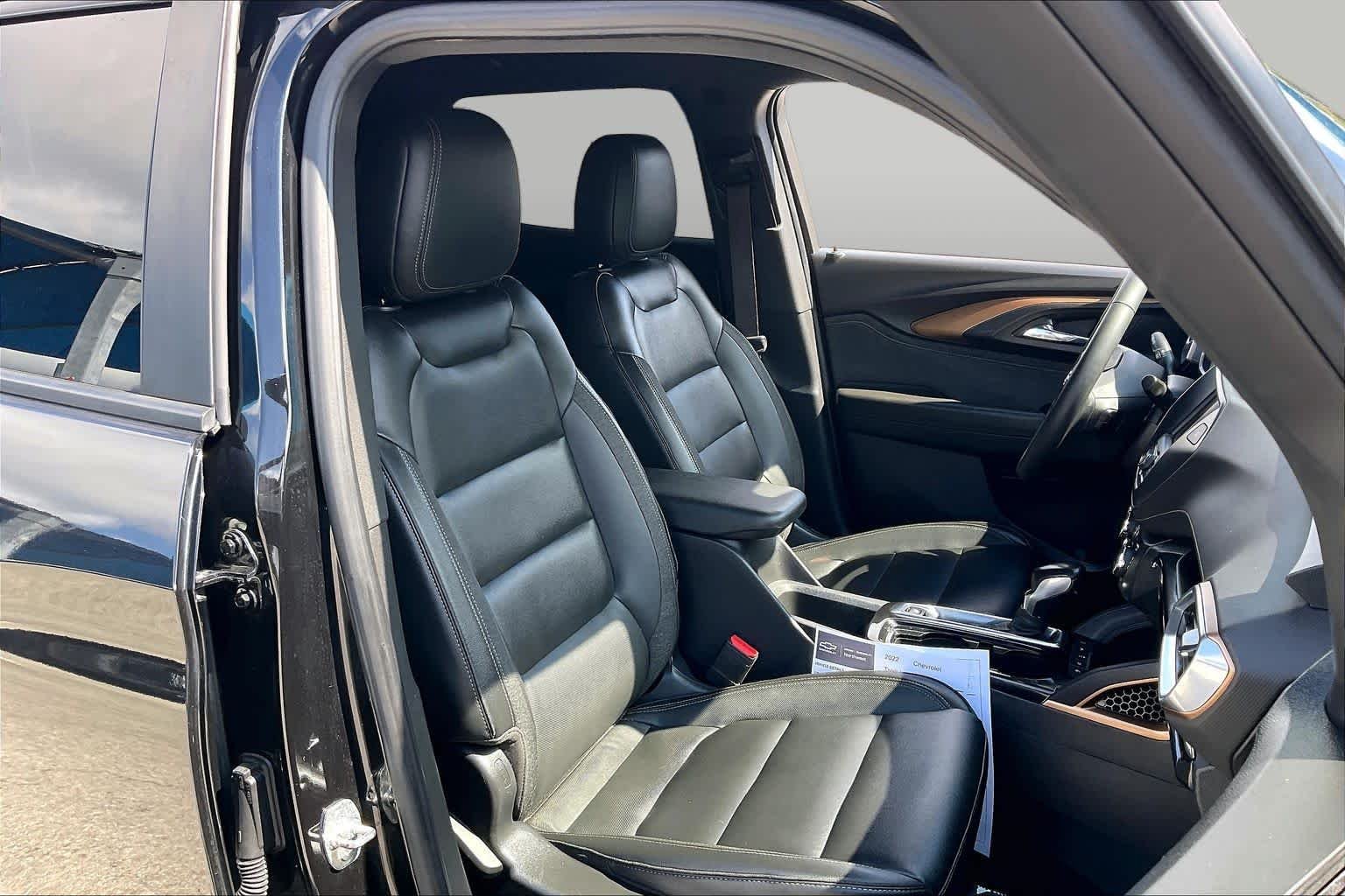 Used 2022 Mosaic Black Metallic Chevrolet ACTIV image 8