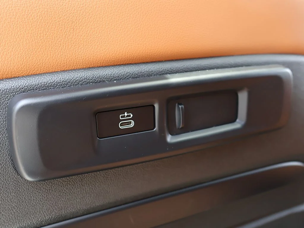 Used 2021 White BMW M50i image 81