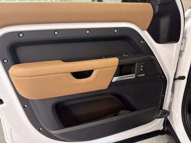 New 2026 Fuji White Land Rover X-Dynamic SE image 8