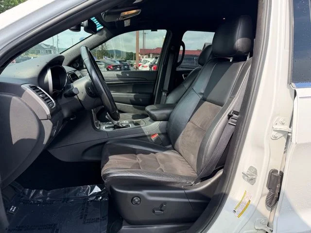 Used 2020 Bright White Clearcoat Jeep Laredo E image 11