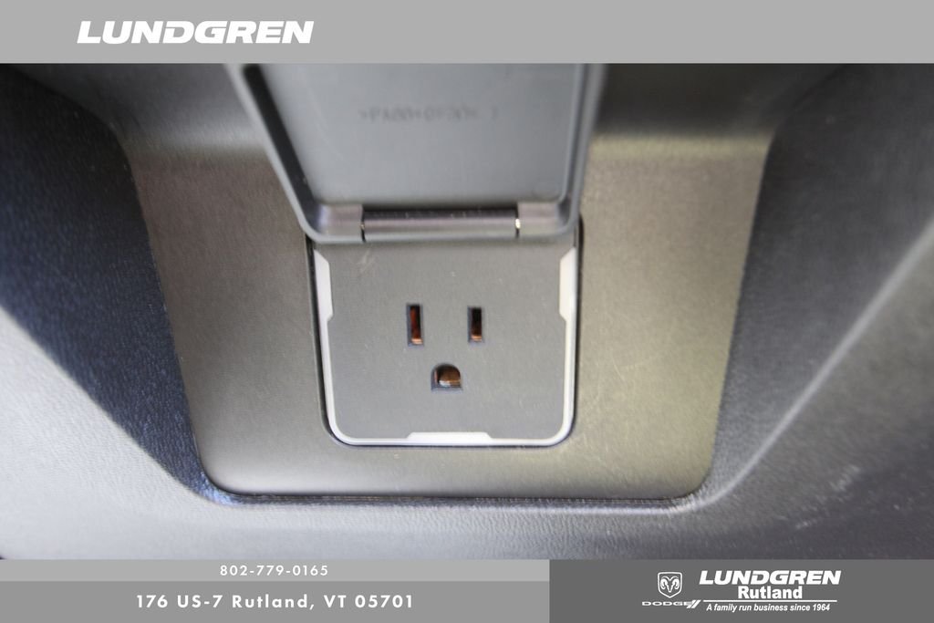 Used 2023 White GMC AT4 image 47
