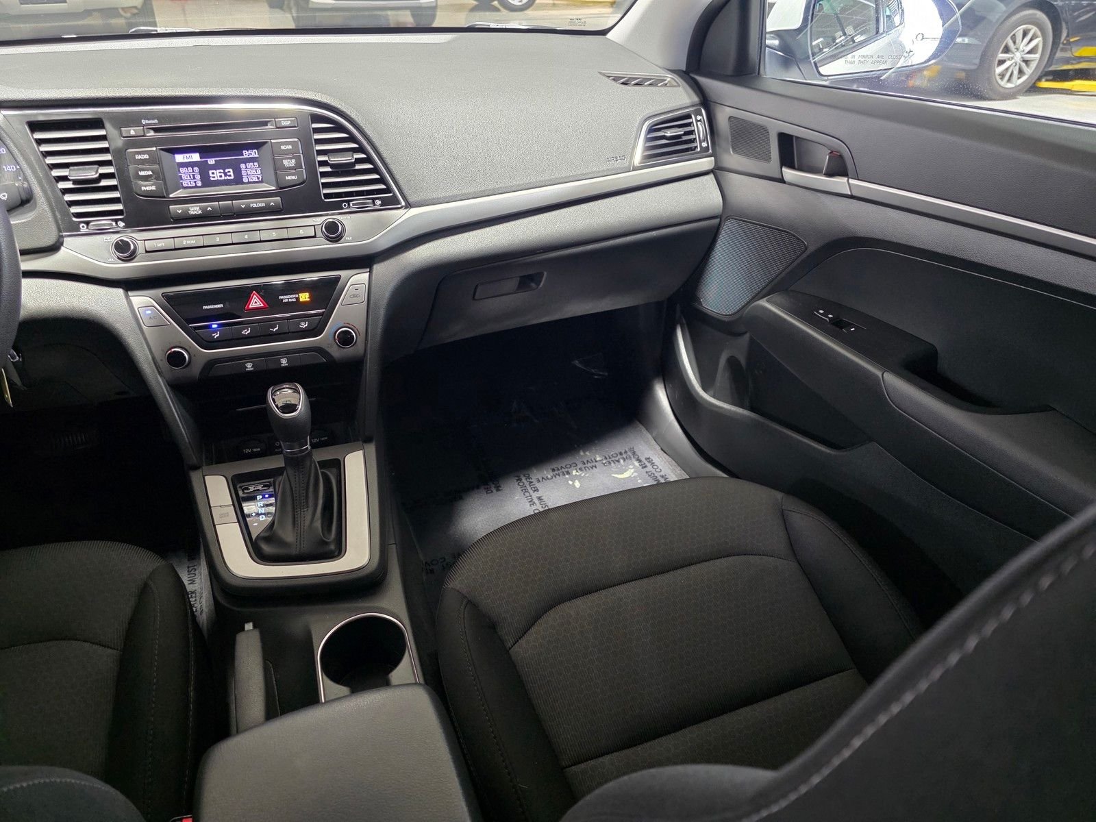 Used 2018 Quartz White Pearl Hyundai SE image 17