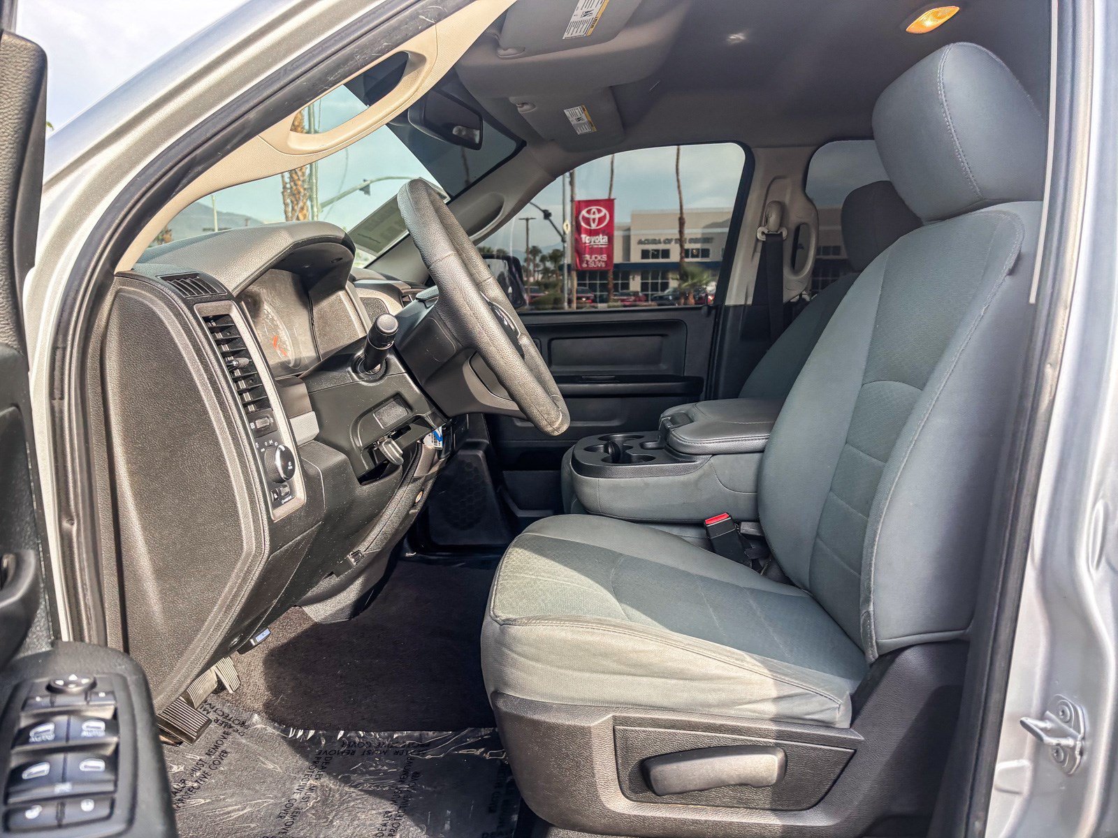 Used 2018 Bright Silver Metallic Clearcoat Ram Express image 18