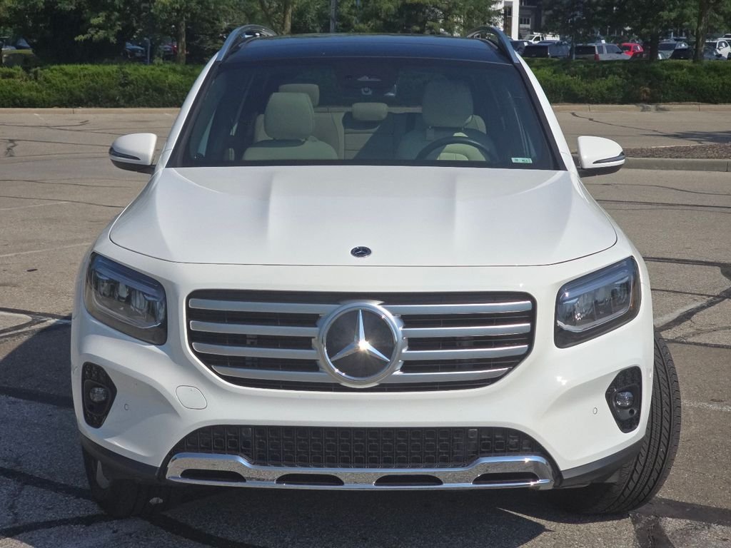 Certified Used 2025 Polar White Mercedes-Benz GLB 250 image 12